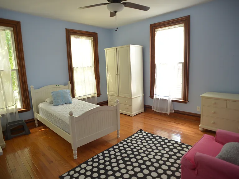 420 W Court St — Photo 9