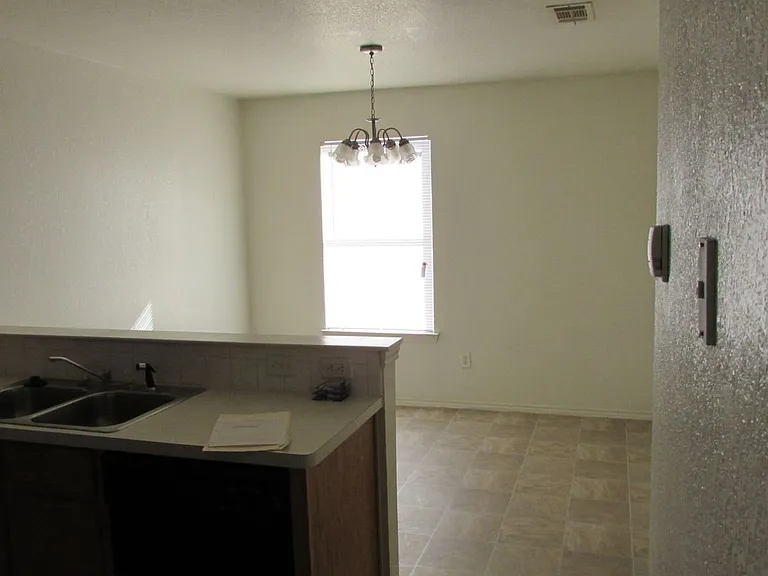 3308 Hereford Ln — Photo 7