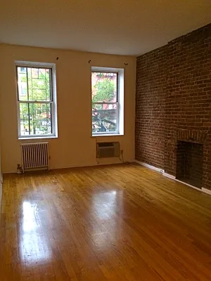 Rented by Acacia Realty | media 10