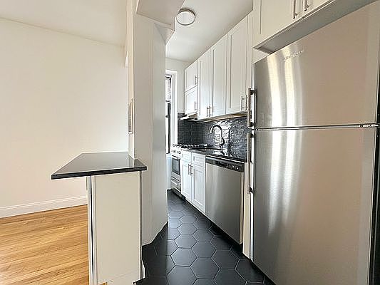 3rd image of 2598 36th St APT 5K