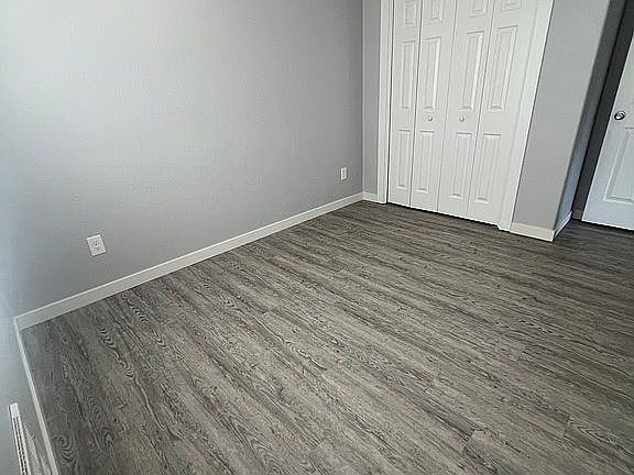  Rm 2) 13Ft X 9Ft 6Ft closet