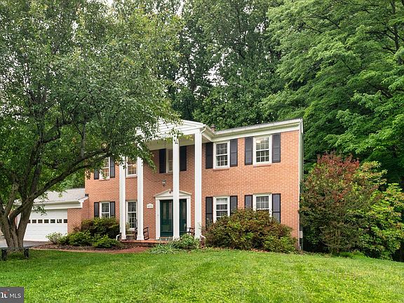 3rd image of 5076 Lake Cir W