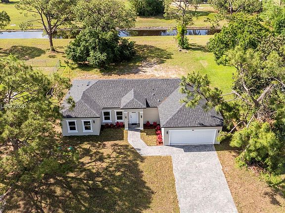 3rd image of 7916 Granada Rd