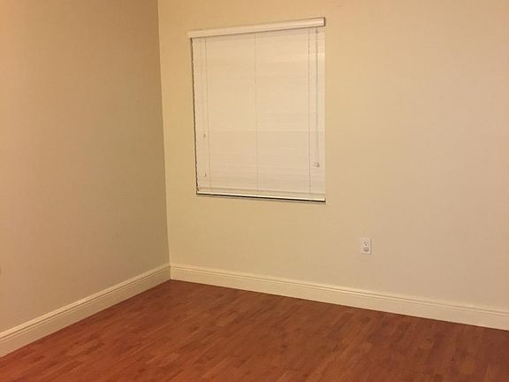 4th image of 10423 N Kendall Dr