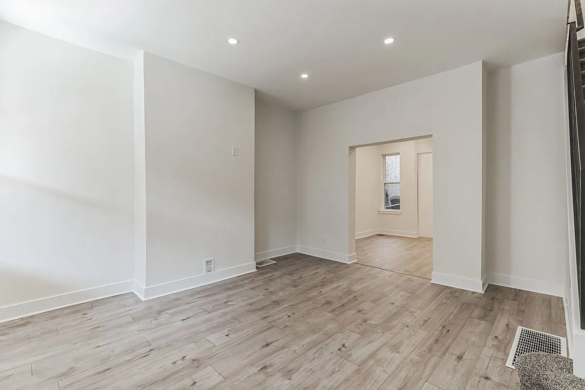 3 bed, 1.5 bath, 1344 sqft, $2,000 — Photo 2