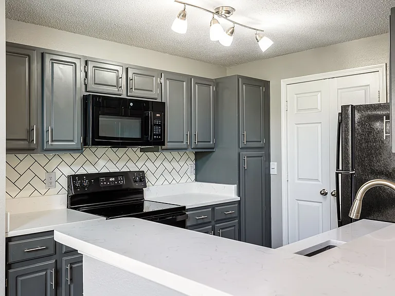 Pinnacle Pointe — Photo 9