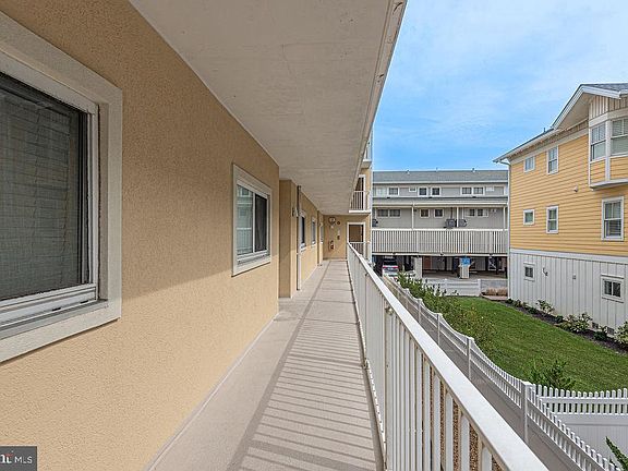 3rd image of 9 90th St Unit 102
