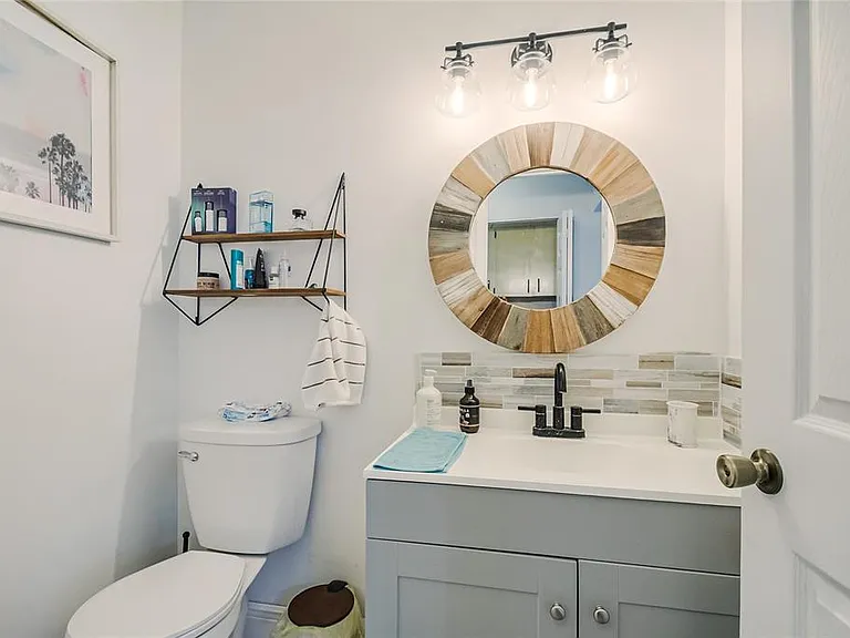 447 Hunter Cir — Photo 18