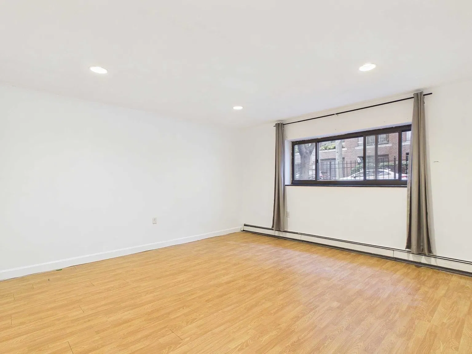 2 bed, 1.0 bath, 774 sqft, $2,400 — Photo 4
