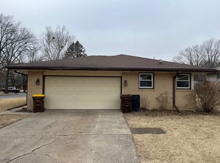 1810 Larkspur Dr, Rockford, IL 61107