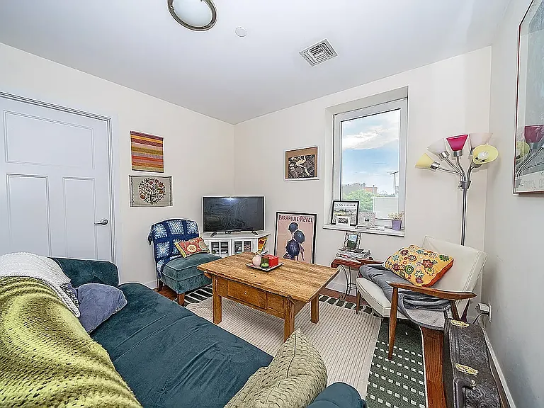 960 Willoughby Ave #2R — Photo 1