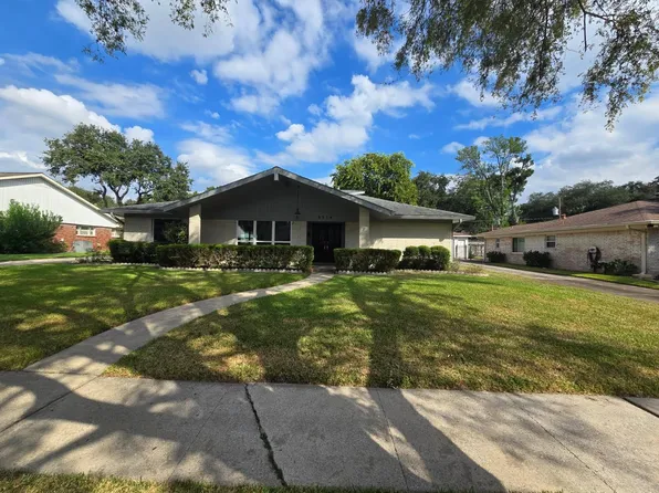 8314 Burning Hills Dr, Houston, TX 77071
