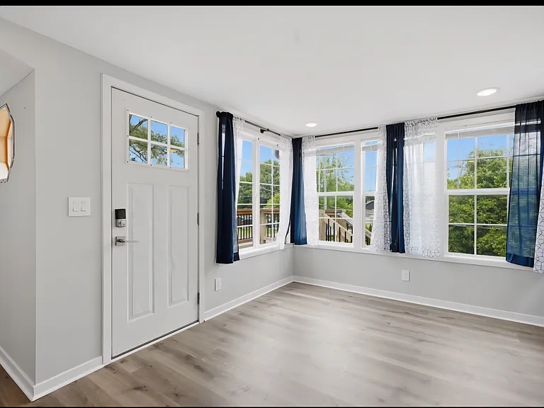 6109 Grand River Rd — Photo 2