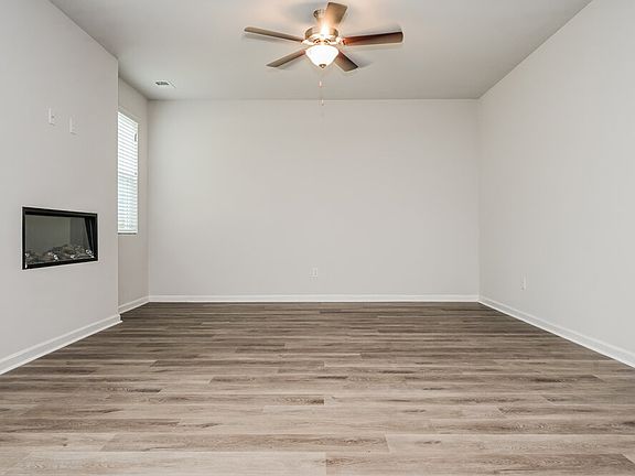 5th image of 713 Hamilton Pointe Ct