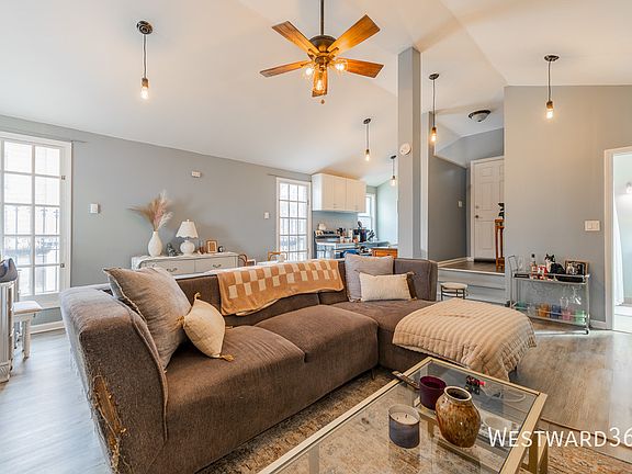 3rd image of 2411 W Belle Plaine Ave #2