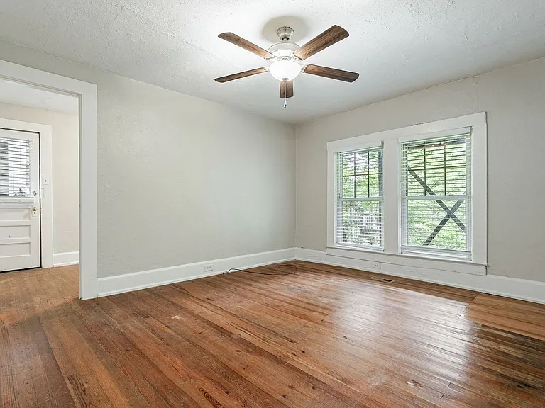 Duplex Apartment on 17th Avenue — Photo 18