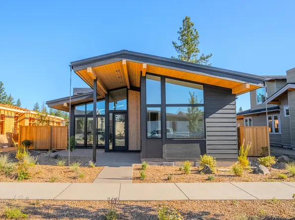 3318 NW Leavitt Ln, Bend, OR 97703