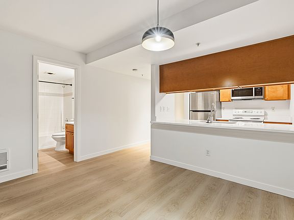 4th image of 12345 Roosevelt Way NE APT 206