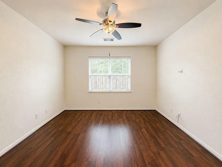 8739 Leclaire Meadow Dr — Photo 12