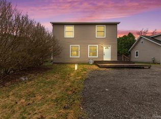 142 E Glass Rd, Ortonville, MI 48462