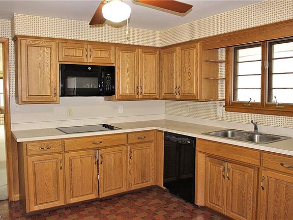 2nd image of 13090 Woodcrest Ln