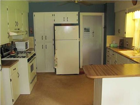 3rd image of 1727 Acacia Dr NW