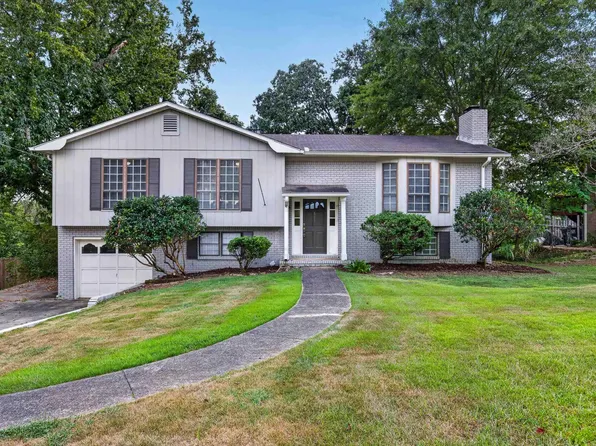 611 Ashwood Ln, Trussville, AL 35173