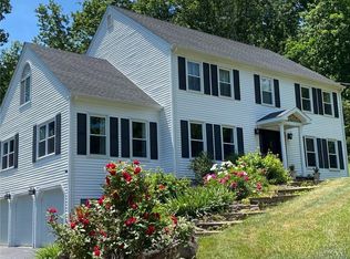 2 Hunting Rdg, Hamden, CT 06518