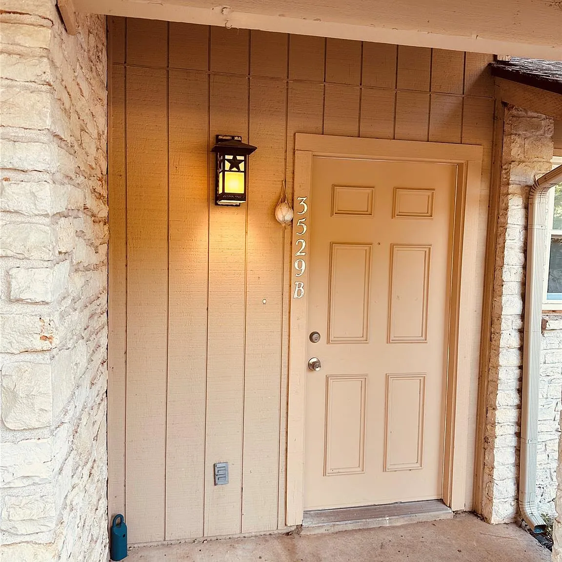 2 bed, 1.5 bath, 1000 sqft, $1,800 — Photo 1