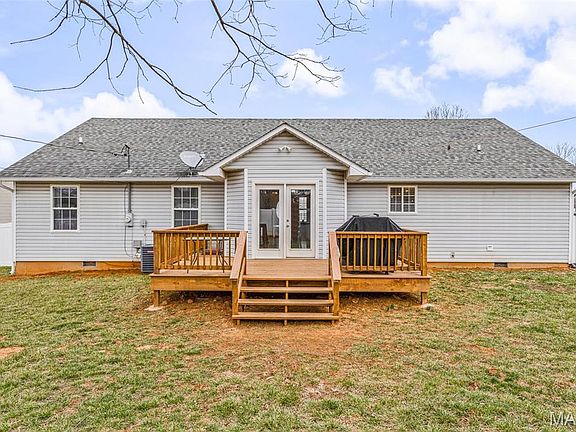 5th image of 609 Meadowbrook Ct