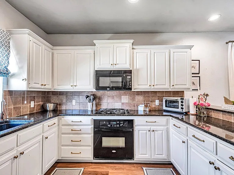 5908 Pedernales Dr — Photo 12