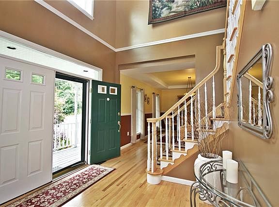 3rd image of 11 Sugarbush Ct