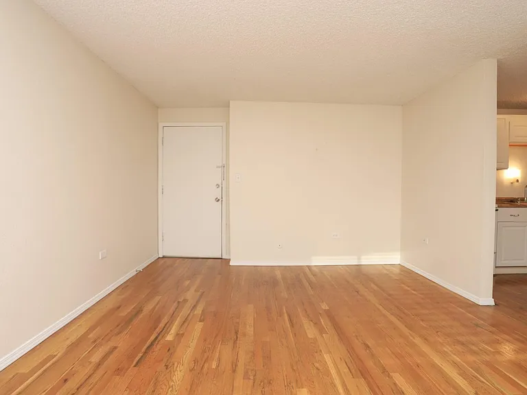 140 S Ogden St — Photo 36
