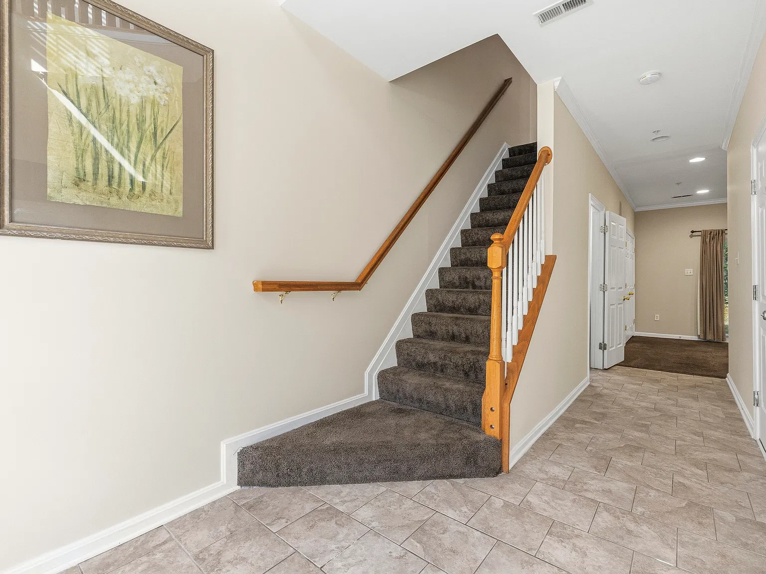 3 bed, 1860 sqft, $2,950 — Photo 2