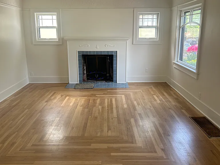 1316 N Russet St — Photo 2