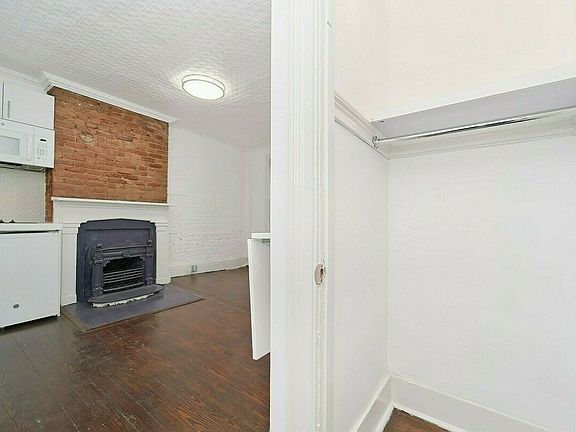 4th image of 102 Greenwich Ave APT 6