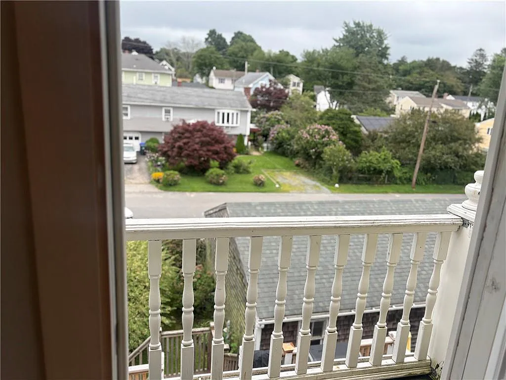 1 bed, 1.0 bath, 333 sqft, $1,300 — Photo 3