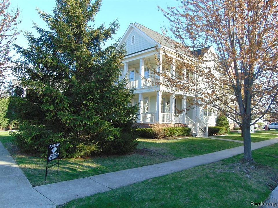 1st image of 671 Roosevelt St #60