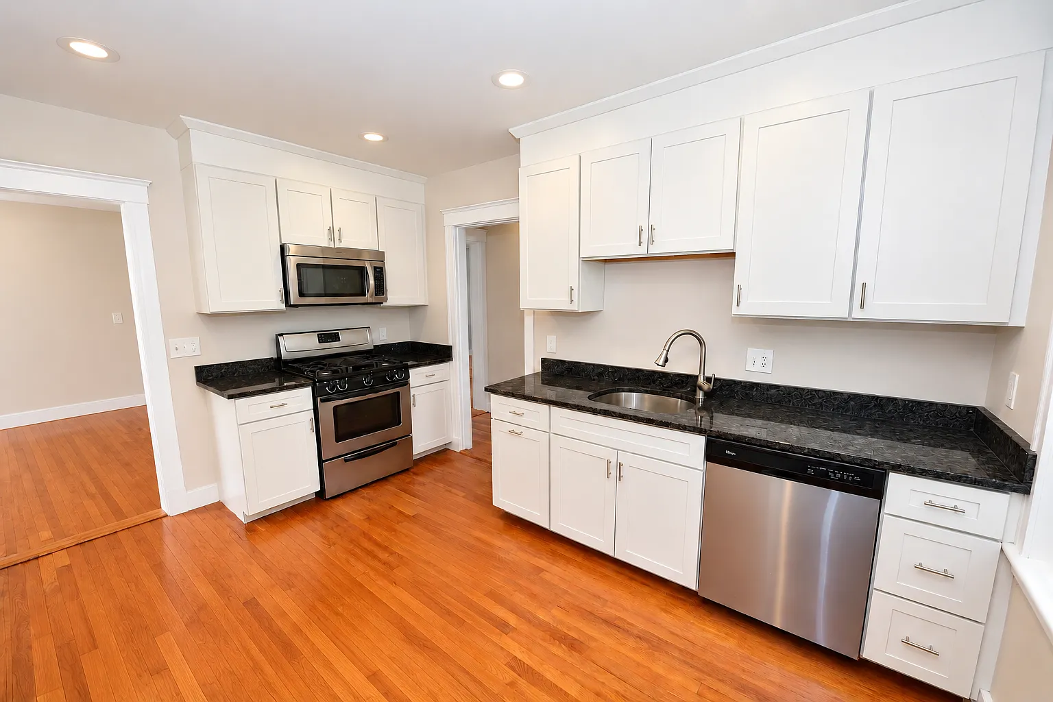 4 bed, 1000 sqft, $950 — Photo 1
