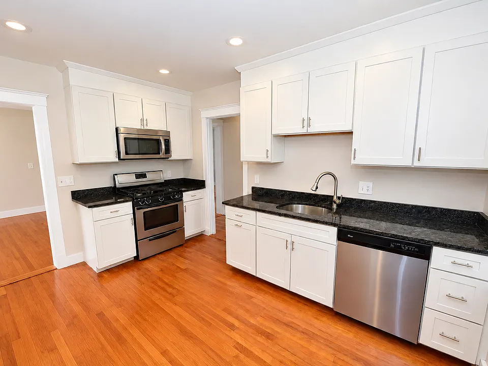 9 Bailey St #2