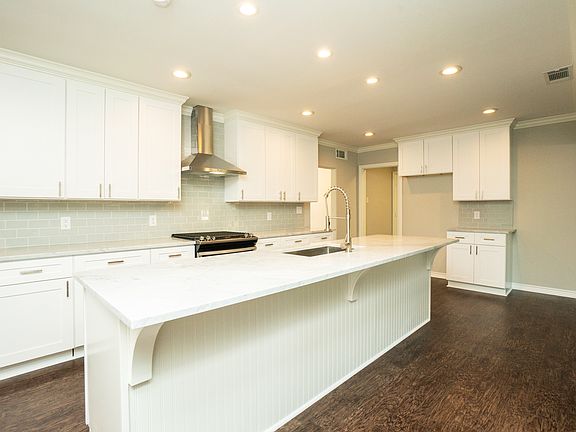 2nd image of 1126 Richardson Dr