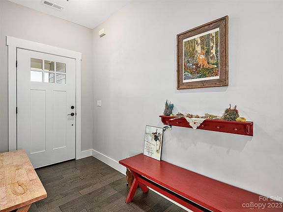 5th image of 951 Blacksmith Run Dr