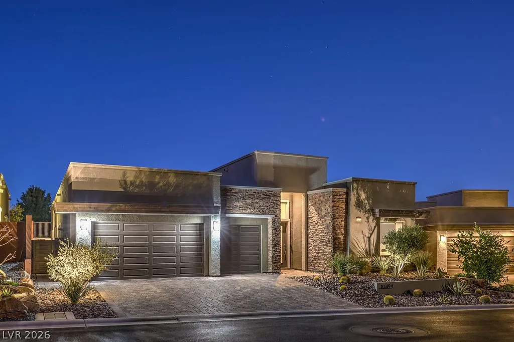 3 bed, 3.5 bath, 2827 sqft, $8,000 — Photo 2