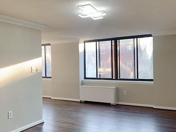 3rd image of 4390 Lorcom Ln APT 408