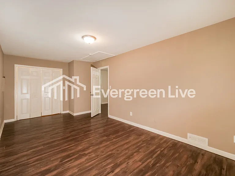 11301 Corrington Ave — Photo 7