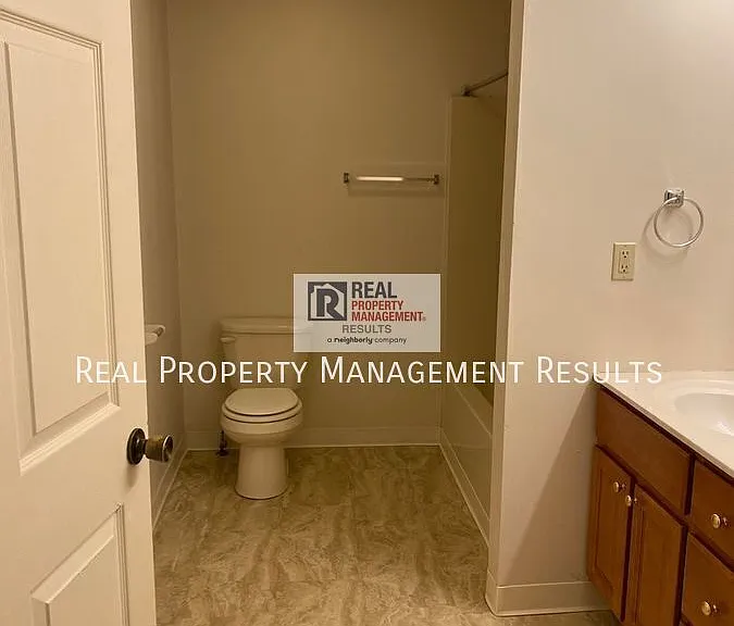 912 Pfeiffer Ave — Photo 8