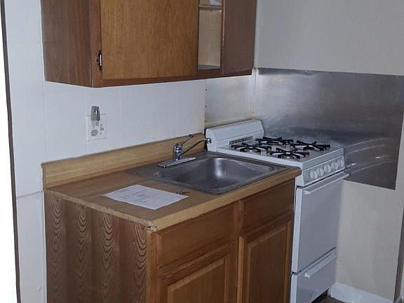 4th image of 5822 N Mascher St APT J