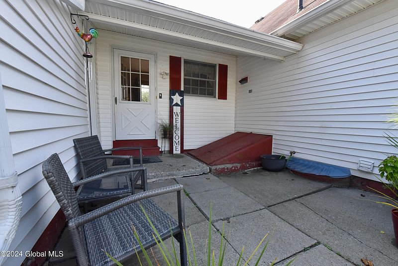 3rd image of 8 Dunham Street