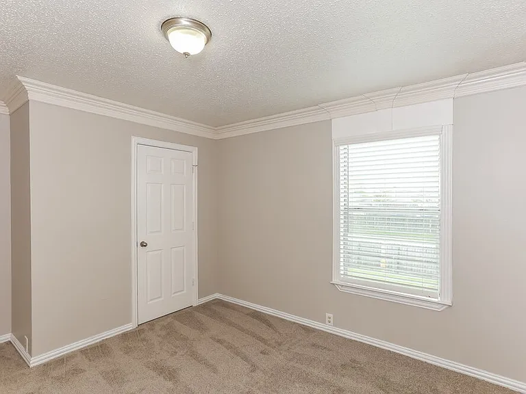 7027 Glenshire Dr — Photo 15