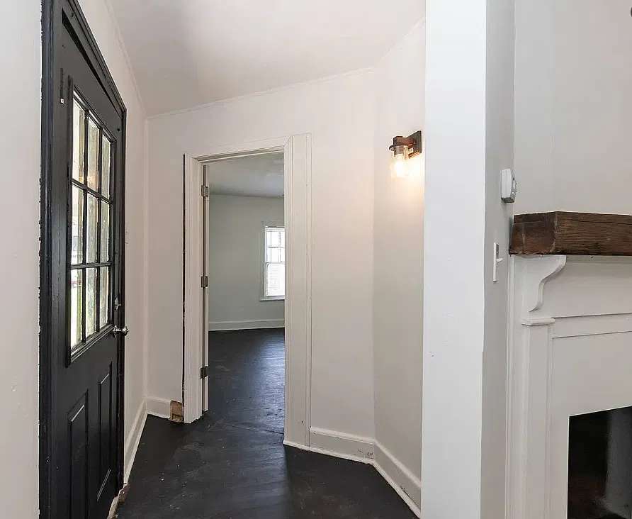 930 Elm St — Photo 4
